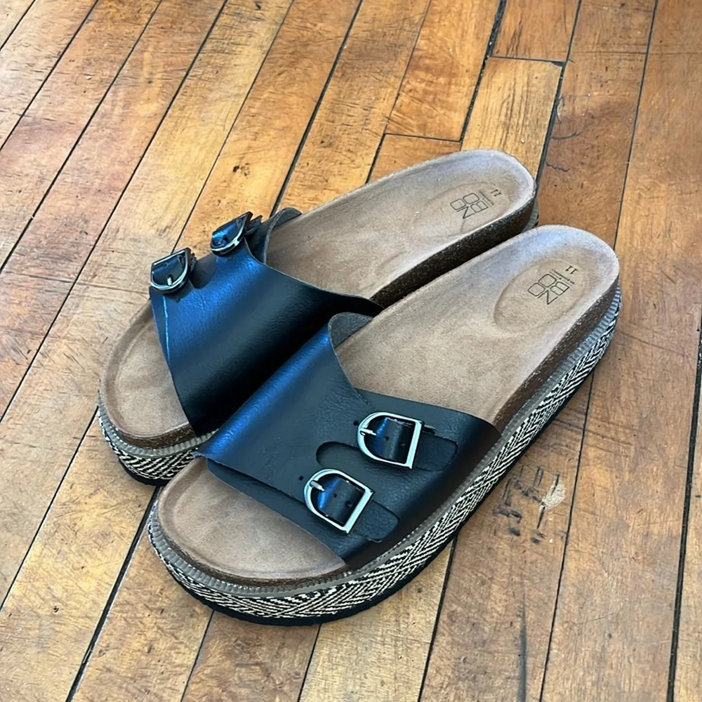 NOBO Black Double-Buckle Platform Sandals